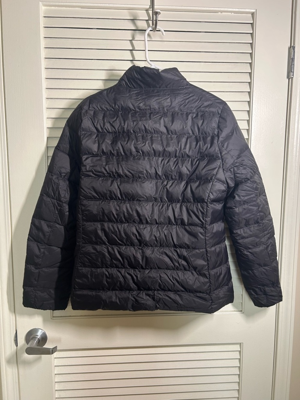 Quince Women’s Packable Black Quilted Puffer Jacket - Picture 2 of 2